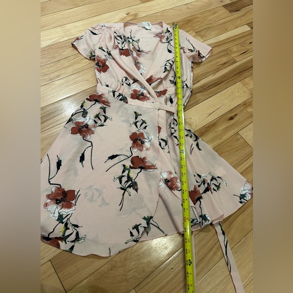 Sadie & Sage Pink Floral Wrap Mini Dress with Tie - Women’s Size Small - Picture 5 of 6